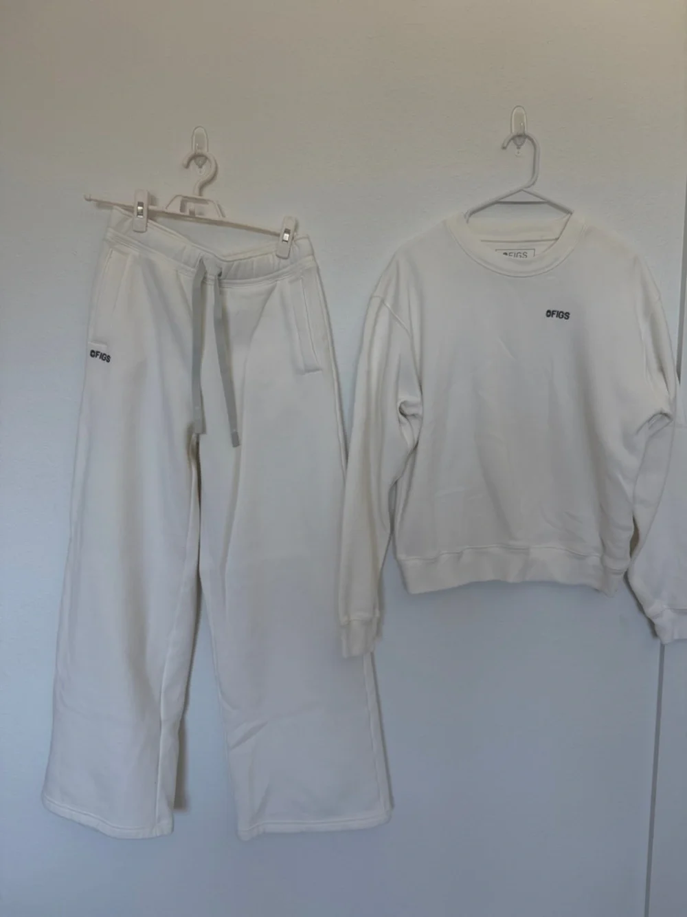 Figs white sweatsuit - Picture 1 of 1